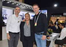 Umut Ozcan and Pelin Kilic (MST) and Bernardo Greeve (KG) at the booth of Hoogendoorn.